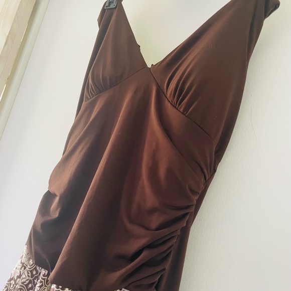 Flowy, Flowery, and Satiny Dress - Picture 5 of 9